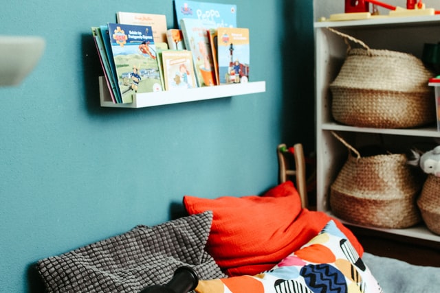 girls-bedroom-baskets