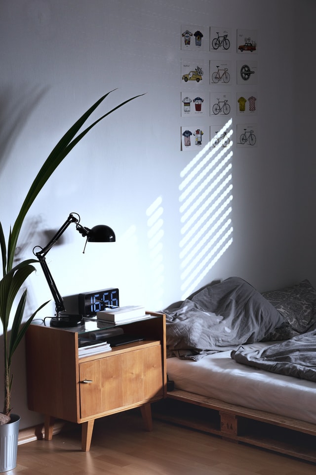 contemporary-grey-bedroom