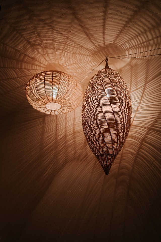 moroccan-bedroom-rattan-pendants