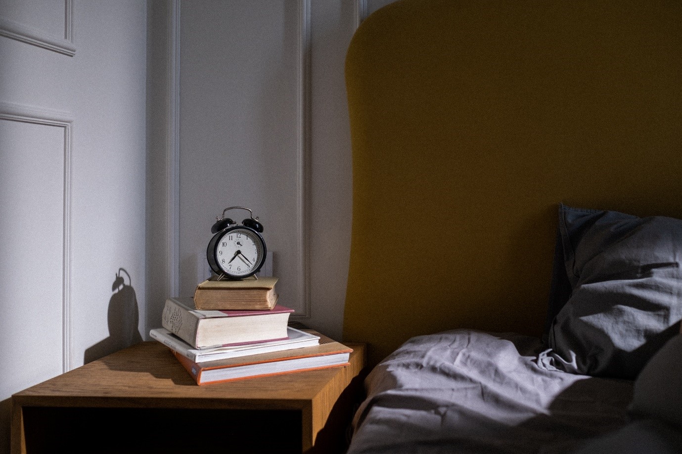 yellow-bedroom-mustard-bedhead