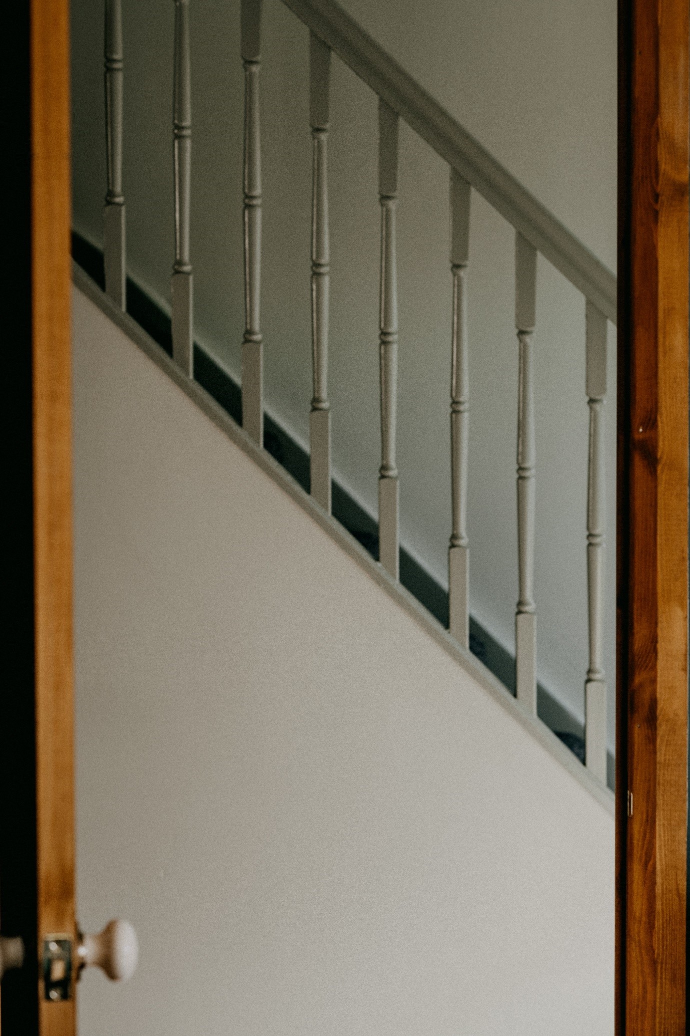 grey-hallway-grey-bannisters