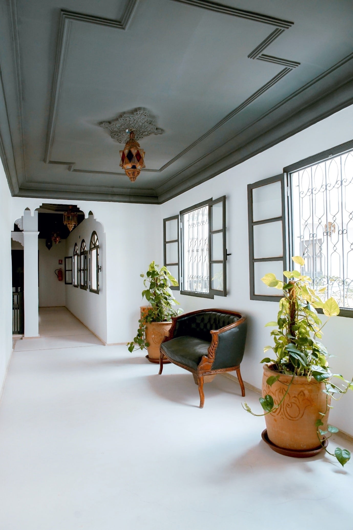 grey-hallway-grey-ceiling