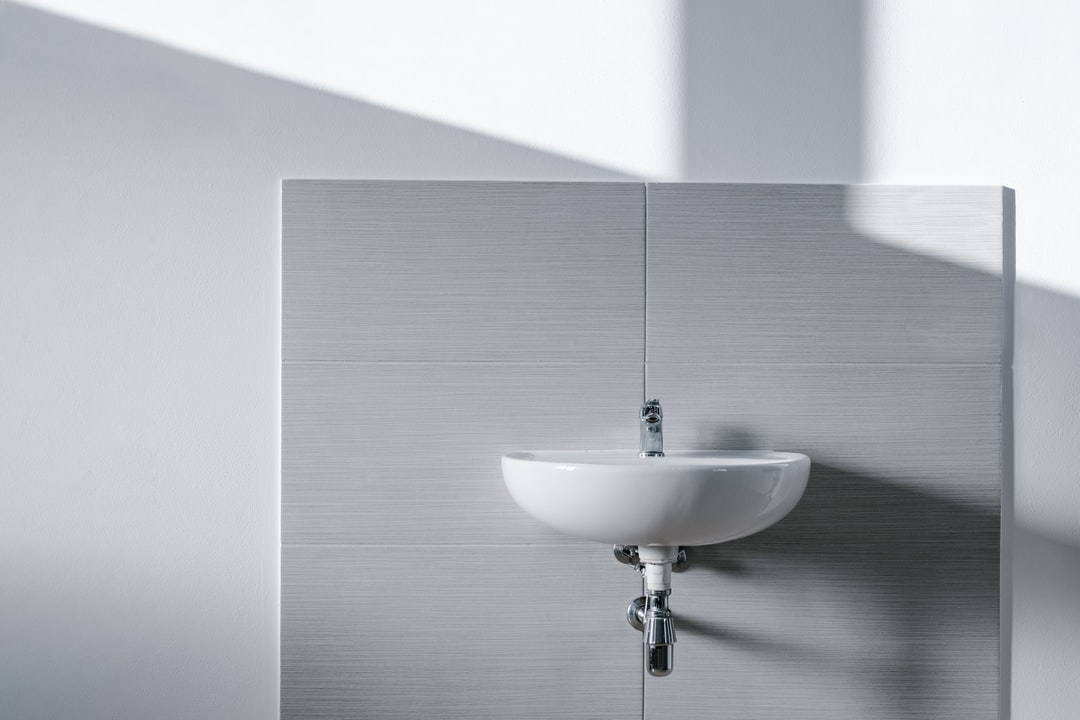 Two-toned bathroom tiles