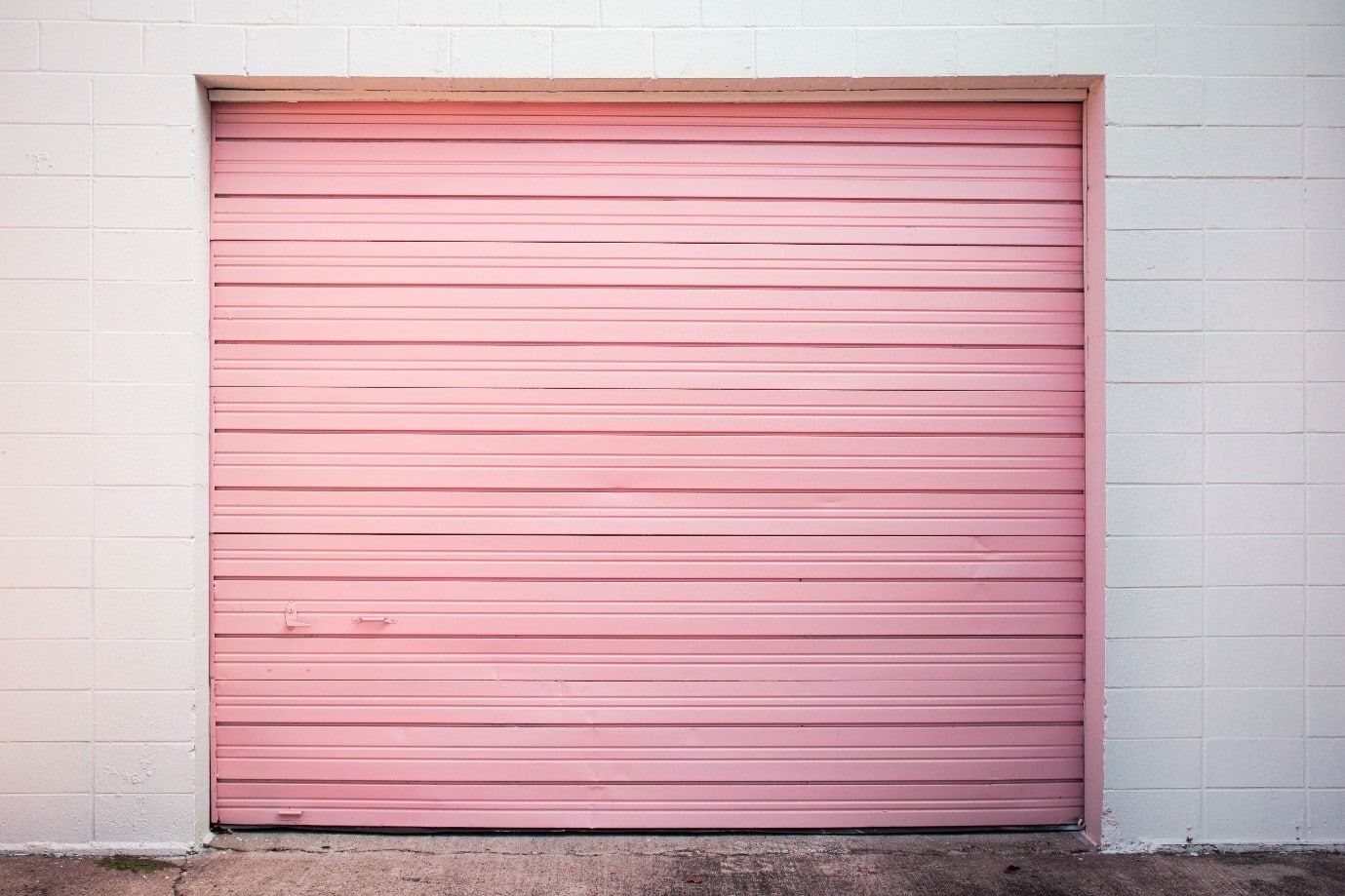 garage-door-ideas-pink