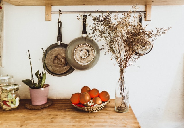 dried flowers in boho kitchen