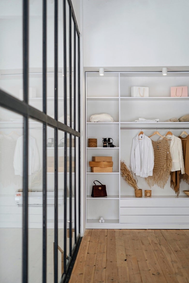 wardrobe-door-black-and-white