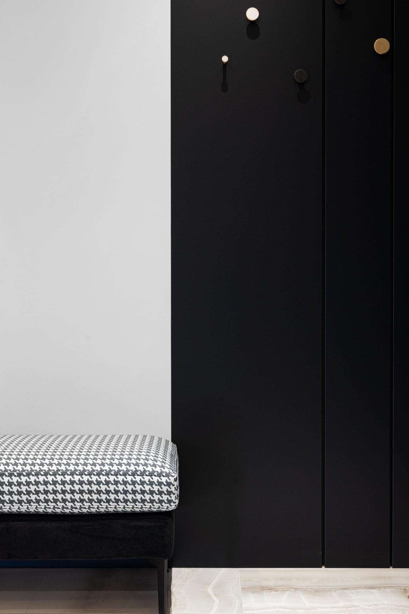 wardrobe-door-ideas-black