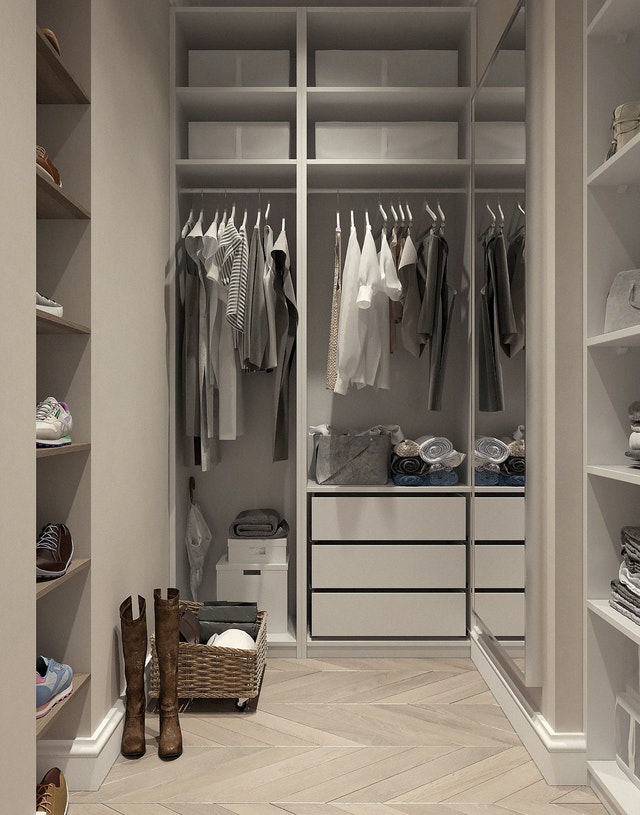 loft-storage-full-dressing-room