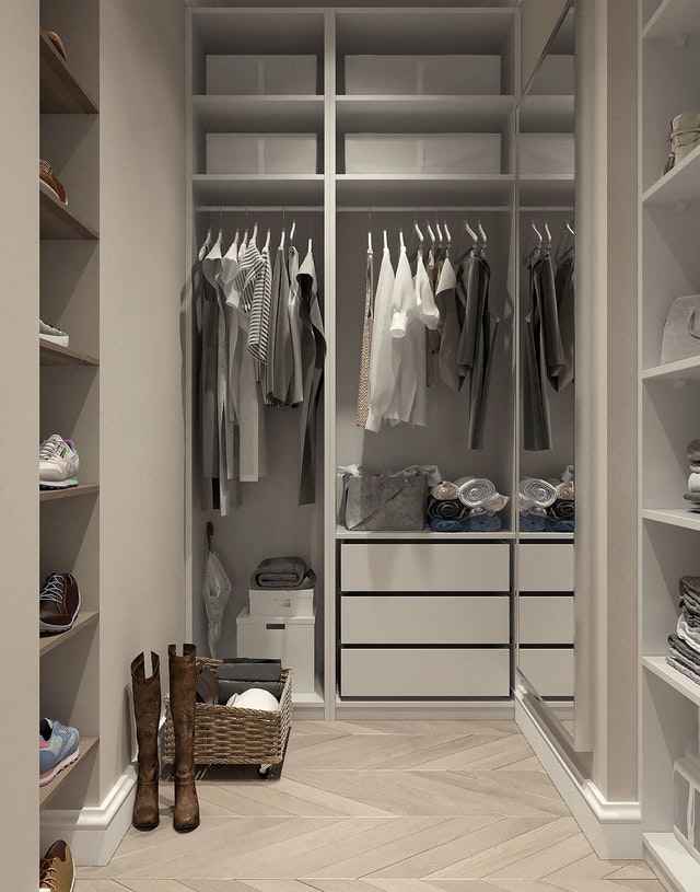 loft-storage-full-dressing-room
