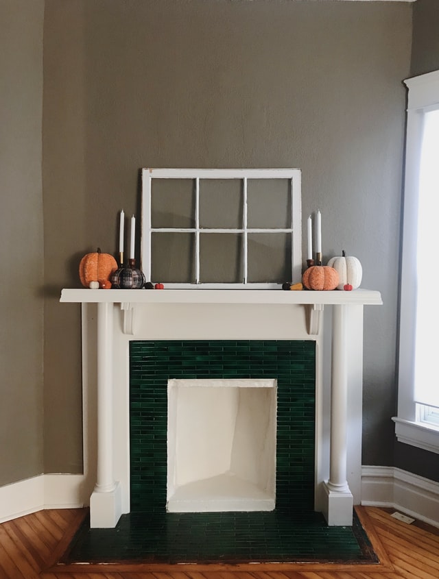 empty-fireplace-seasonal-decor