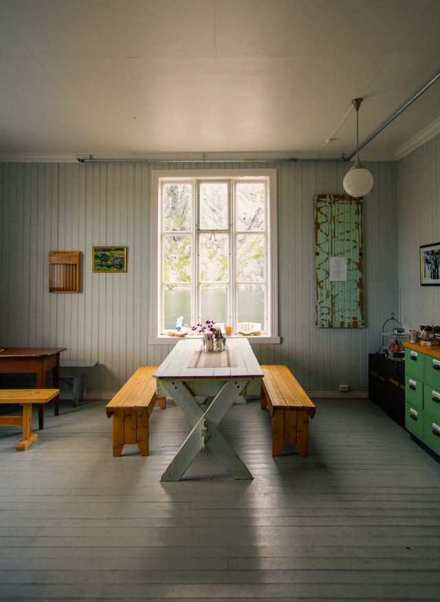 rustic-farmhouse-dining-bench-seating