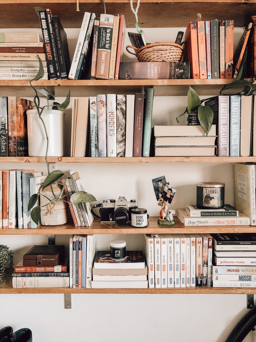 How to build a DIY bookcase and create your own mini-library