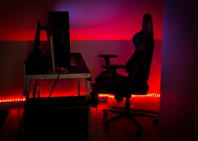 Gaming room ideas - Light up the shelving