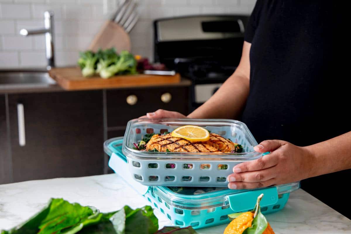 woman doing healthy meal prep