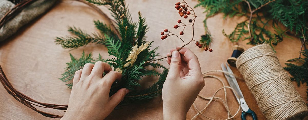 How to DIY a Christmas wreath