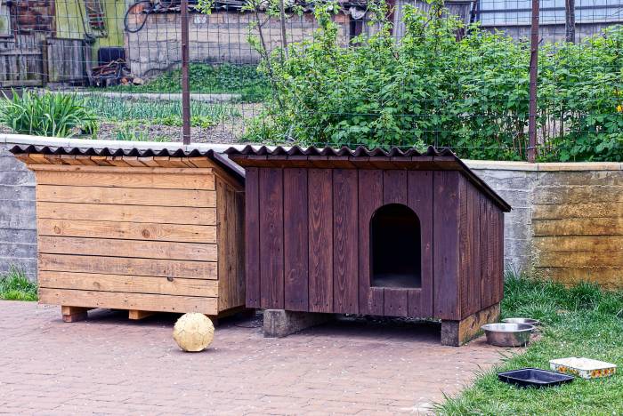 dog houses with slanted roofs