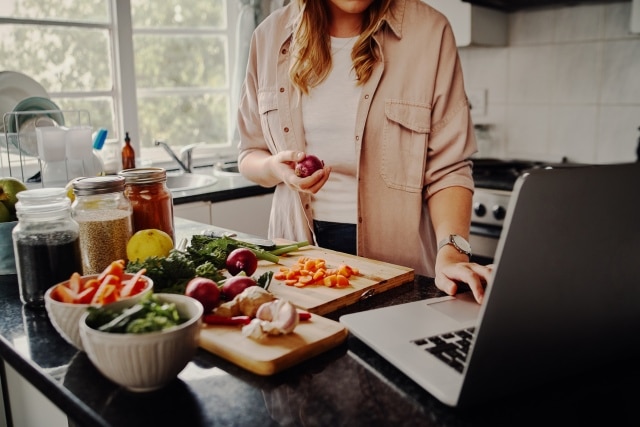 Food-related side hustles AU - Cooking