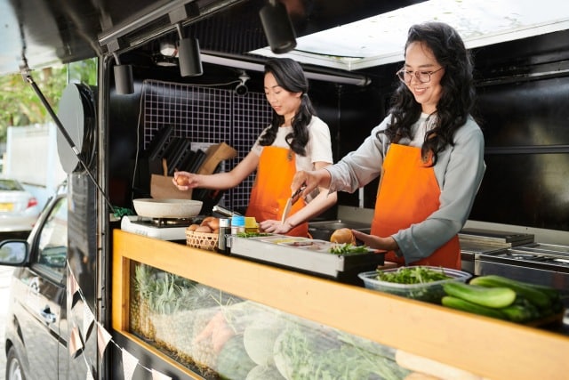 Food-related side hustles UK - Food truck