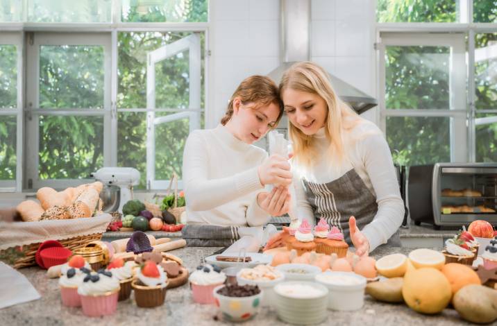 mom and daughter baking cupcakes to sell, baking side hustle