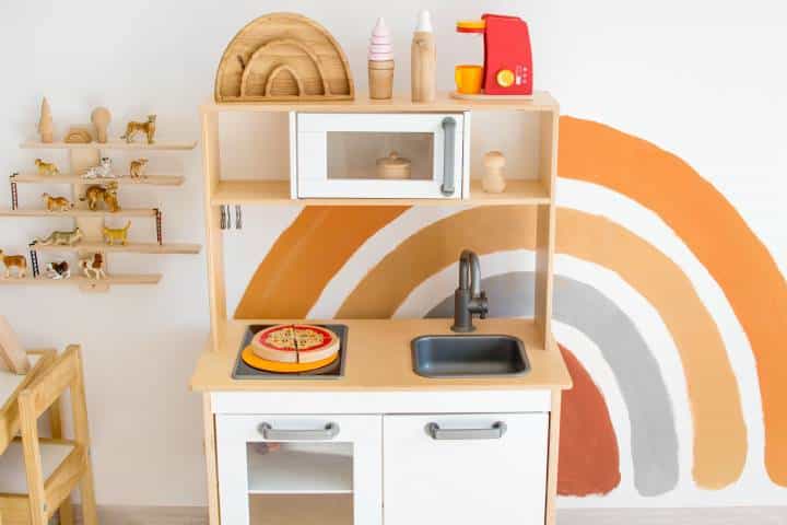 Children's play kitchen