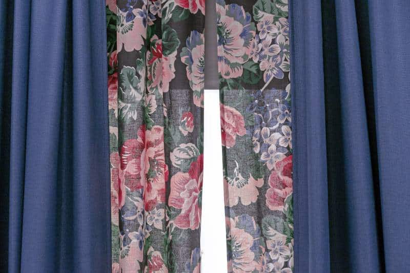 double-layer curtains in blue fabric and floral fabric
