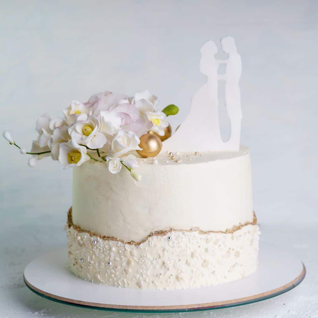 white minimalist petite wedding cake