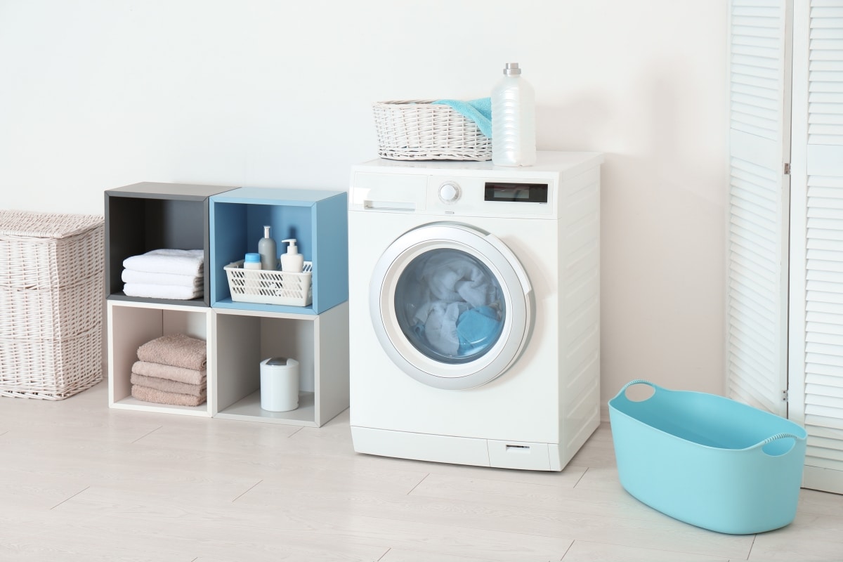 washing machine and towels in modern laundry room