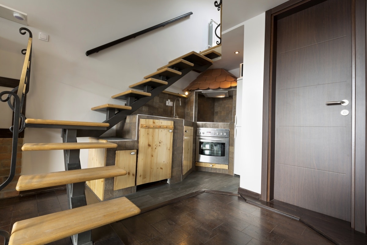 Kitchen packaged under the stairs