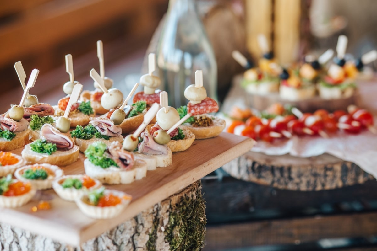 Beautifully decorated catering with different appetizers and snacks.