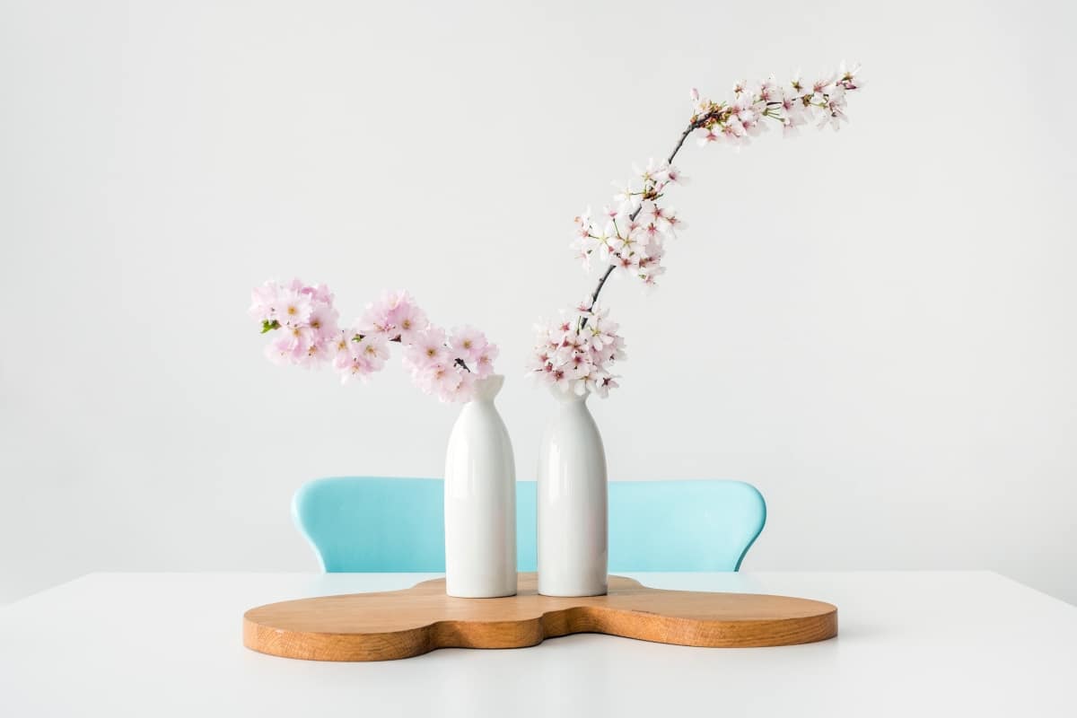 unique table platform for vase